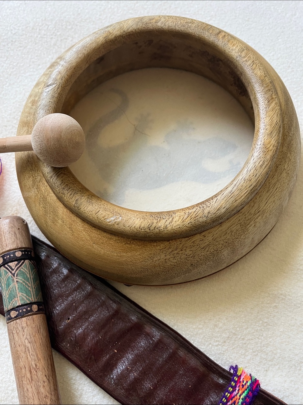 Frame Drum with Lizard Motif, seed pod shaker shaker, rhythm stick - Picture 7 of 9
